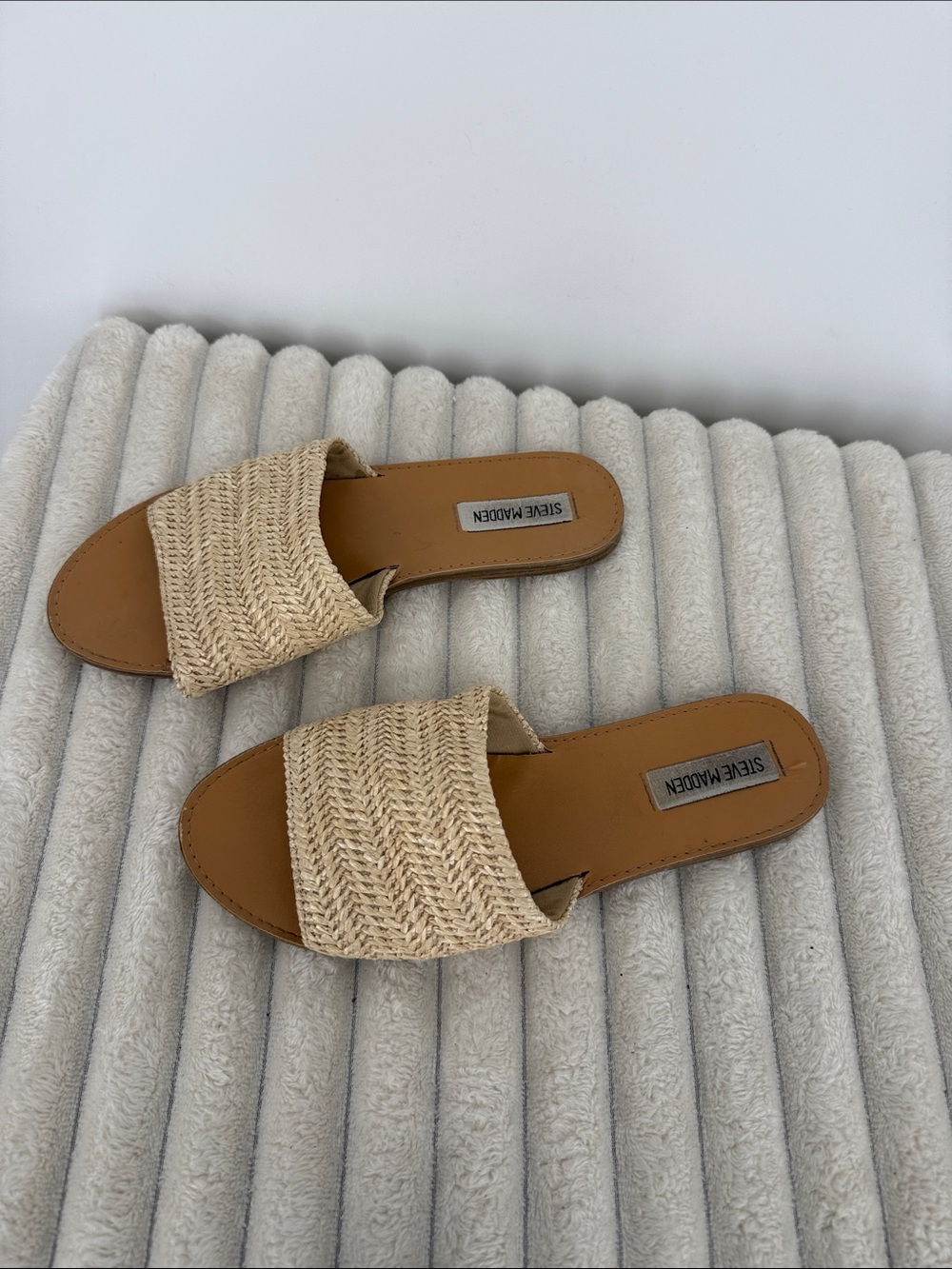 Steve Madden “Grace” Neutral Woven Slide Sandals in Tan 8.5